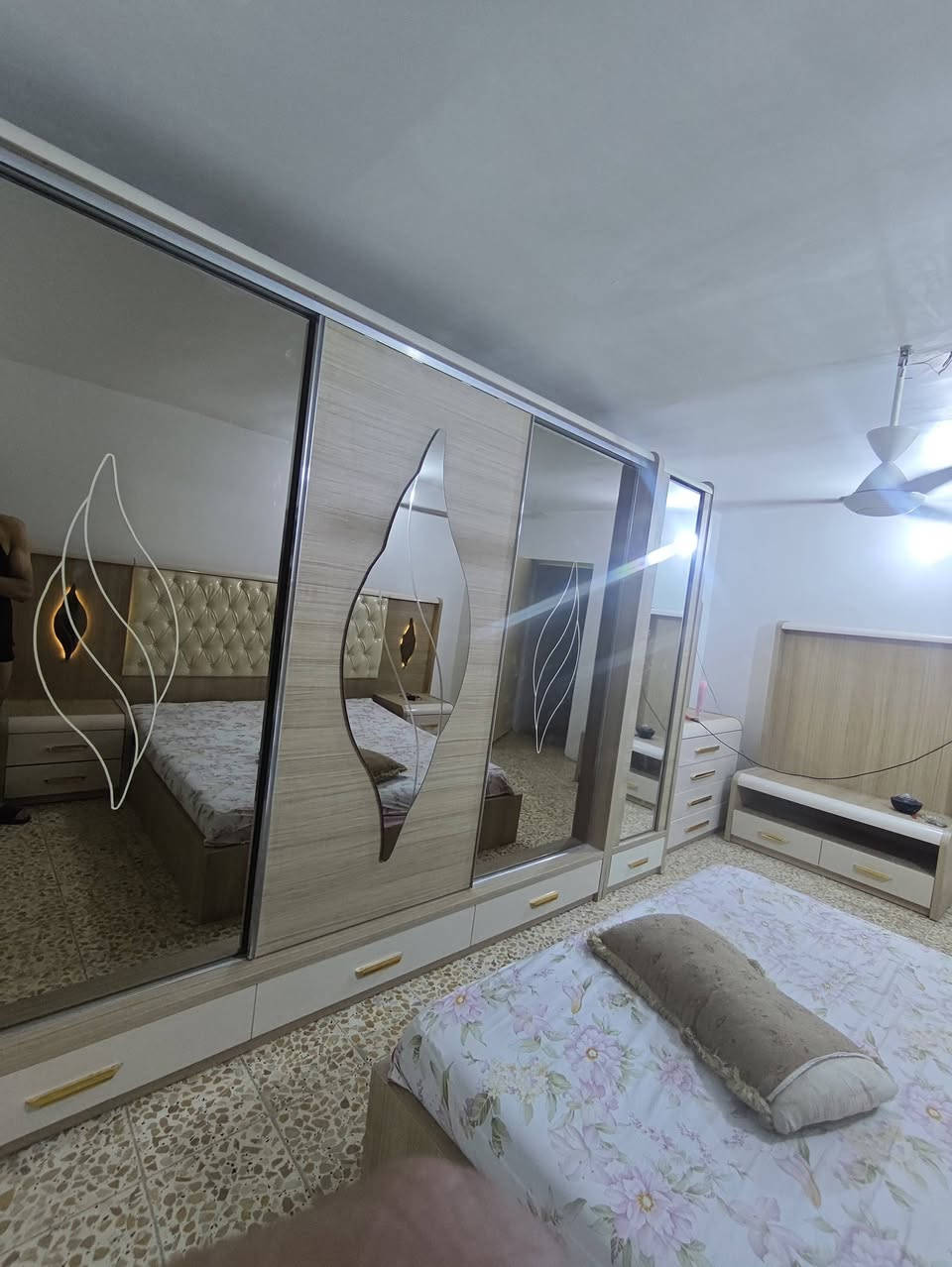 للبيع
نضيفة كلش
مكاني بغداد 
***********
