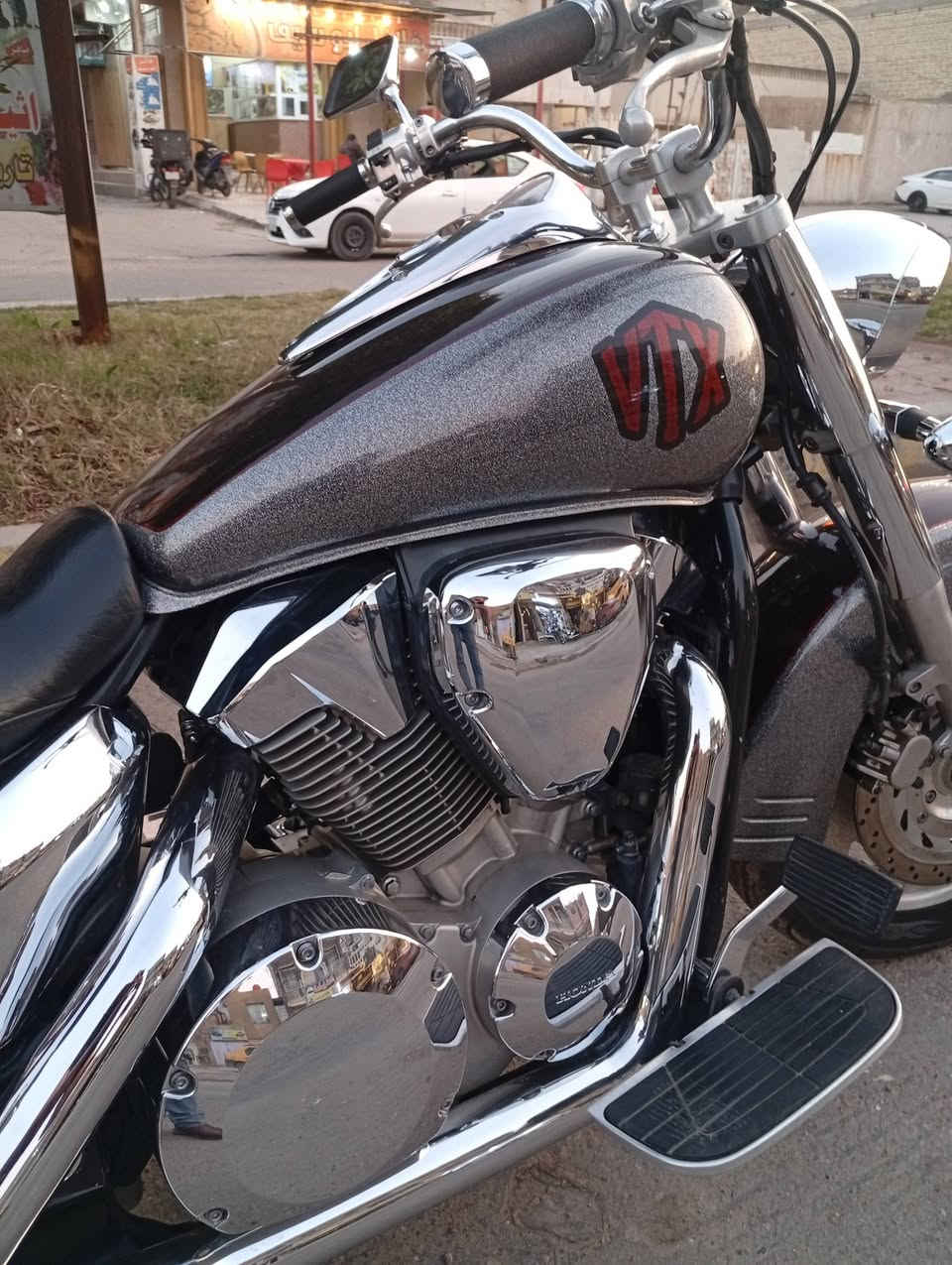 السلام عليكم شباب 
معرض عراق بايكرز وفي الاسكندر 
ڤي تي اكس المحرك 1300
الموديل 2006
السعر 43ورقه
دخول جديد بدون رقم بدون رقم 
***********
