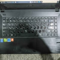 لابتوب asus بيها ssd128 نضام سريع وبيها كرت شاشه منفصل يعني تفيد العاب...