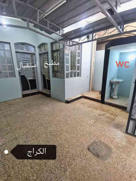 يوجد لدينا بيت للايجار في حي الانتصار 100 متر طابقين ثلاث غرف نوم مطابخ حمامات استقبال هول السعر 300 الف مكتب احمد فتحي للعقار إدارة ابو حسين الجريسي مقابل كاسر الاسعار الجديد رقم ***********او*********** ملاحظة المفتاح في المكتب
