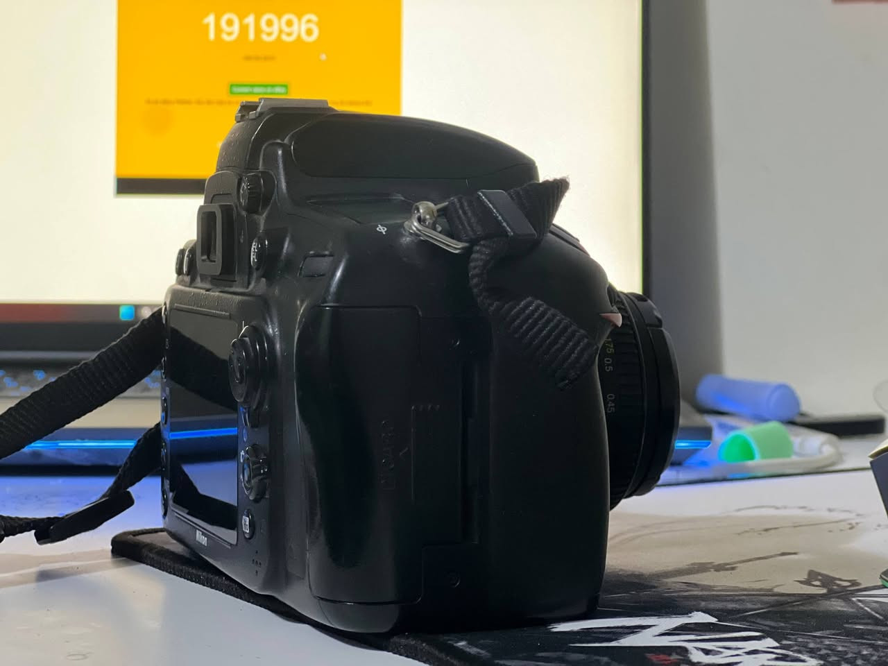 السلام عليكم
كاميرا نيكون D610 مع عدسة 50mm الشتر 191 الف
استخدام تصوير رياضي
مكاني بغداد الغدير ساحة ميسلون وعندي توصيل لكل العراق
متواجد واتساب واتصال على هذا الرقم
***********
