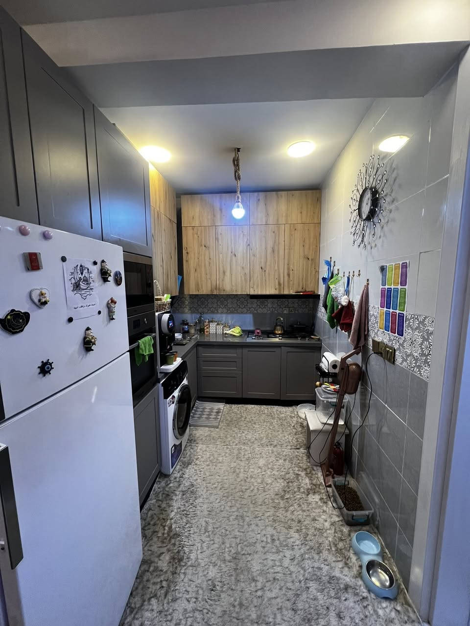 شقة VIP للبيع في الأعظمية – شارع عمر قرب مثلجات أفراح الأعظمية ضمن مربع ذهبي مميز، تتكون من 4 غرف نوم ومخزن و2 حمام (واحد ماستر داخل غرفة النوم) ومطبخ جاهز VIP وهول واسع 4×8 وعدد 2 منور، تقع في الطابق الخامس والممر يحتوي فقط على شقتين والمصعد يعمل بنظام كارت، العمارة نظيفة جداً وهادئة ويوجد موظف نظافة دائم، الشقة مفروشة وكاملة مع إمكانية البيع بالأثاث للاستفسار خاص، ويوجد معها سطحين خاصين وكراج تحت الأرض لحماية السيارة من ظروف الجو يبعد أمتار قليلة عن العمارة، والعمارة تحتوي بابين لفرعين، وجميع الخدمات قريبة جداً مثل المحلات التجارية والصيدلية والمدرسة والأسواق والمضمد والمخضر والمسجد والمدرس الخصوصي ومحلات الألبان والأجبان والسوق الشعبي، فرصة مميزة للسكن الراقي أو الاستثمار وللاستفسار يرجى التواصل خاص

***********
