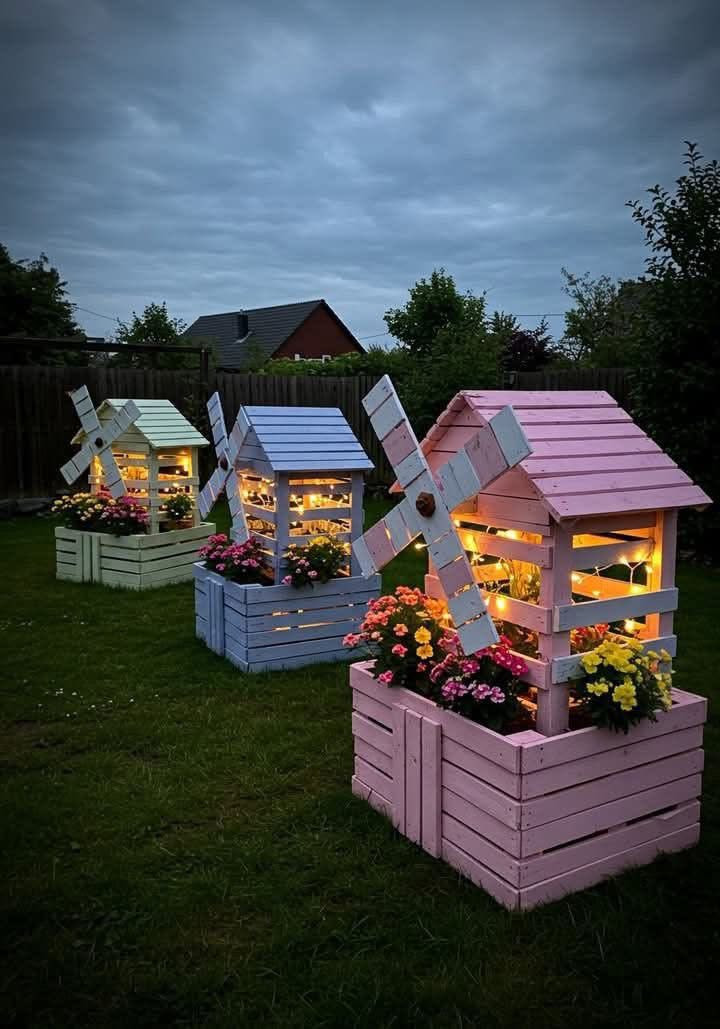 صنعت بحب💜 
الى عشاق الديكورات الخشبيه
وجلسات الخارجيه  
يتوفر  بكول الاشكال والاحجام 
للحجز دايركت 
موبايل ***********
