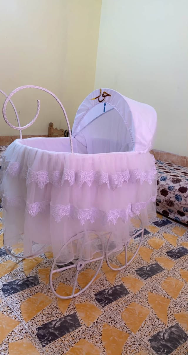 سلام عليكم 
عندي كريكوت طفل عمل تصميم خاص حديد اصلي ويدحرج بالعجلات كلفني اكثر من ٣٠٠ الف اريده ب ٢٠٠ يكفي لحد عمر ٩ شهور تقريباً حيل نظيف واستعملته قليل 
السرير اصلي بي اكثر من مستوى  انتو ممكن تتحكمون بالعلو مالته اريده ب ١٥٠ جديد كلش 
وبيهم مجال 
والدواشك مالتهم ثنينهم هديه للي ياخذهم


**إذا كنت صاحب هذا الإعلان وتريد حذفه لأي سبب، رجاءا أرسل رسالة إلى الدعم الفني**