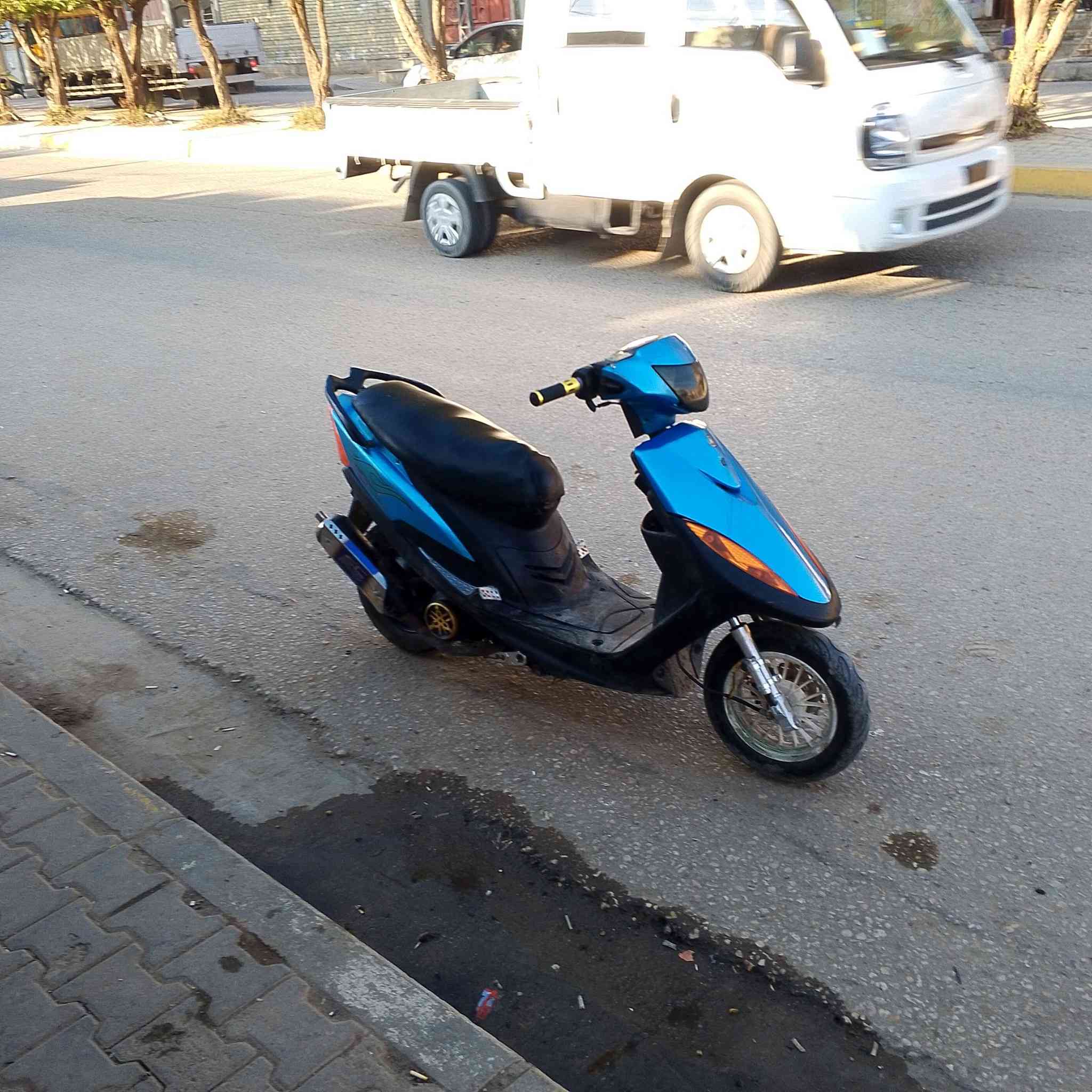 دراجه ماكس للبيع شغله كلشي لايت اشاره السعر 450, وبيه مجال مكاني كربلاء الرقم ***********
