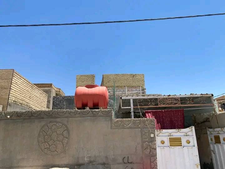 سلام عليكم بيت البيع 150 قاطين متر 3 غرف نوم كامل مكمل مكان حي الكرار قرب مدرسه الحديد ‏‪***********‬‏  رقم وتصل
