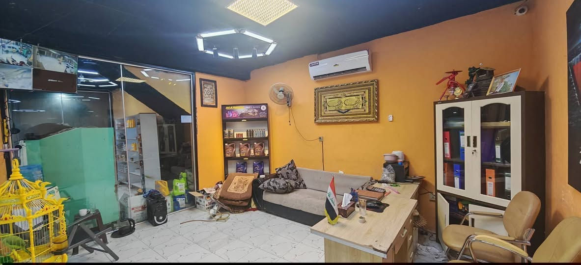 السلام عليكم للبيع محطه غسل وتبديل دهن وبوليش وحمامكو مكانه النجف كوفه شارع دور الحوزة
تحتوي على 
كمبريسر هواء 2
مضخه ماء 2 كهربائية وبانزين
مبرده كبيره
سبلت انفيرتر
رمبات حديد
منظومه كامرات
رفوف عدد 12
مكتب كامل 
ادوات بوليش
منظومه كهرباء بورد 
تانكي ماء 3
خط مولده مفتوح
يعني اليجي كبل يشتغل مايحتاج برغري سبب البيع لعدم التفرغ والله 
الله يرزق الجميع 
 بسعر مناسب  للستفسار ***********
