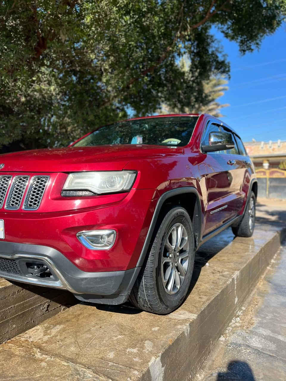 جيب2014 خليجيه فول سيارة مكفوله من ضربه  فتحه شاشه كبيرة حساست خلفيه كامره دواره تحكمات وشفتات بل ستيرن سياره فورويل  كشنات جلد تخم تاير جديد مكفوله كير محرك عله وضع شركه حداديه جديده تشغيل عن بعد محافضت بابل  سعر تصل علئ صاحب سياره بيع او مراوس مكلف بل نشر  رقم ***********.
