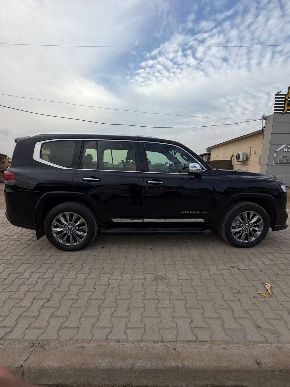 للبيع لاندكروز موديل 2024 VX لمتد
شركة تاج العرب 
داخل احمر 
زيرو ماشيه 35 الف فقط زيرووو
رقم بغداد باسمي
مغلفه ppf كامل 
فوووول مواصفات 
ابواب شفط
٤ كاميرات 360
ميموري كشن
٧ راكب كهرباء
كشنات امامي تدفئه تبريد 
كشنات خلفي تبريد
شاشات خلفيه اصليات تتحكم بكل اوبشنات السياره مو تلزيك وعمل
ترايش نفخ
مكفوله زيرو السياره
السعر : 760 ورقة وبي مجال
رقم ***********
مكان بغداد العامرية
