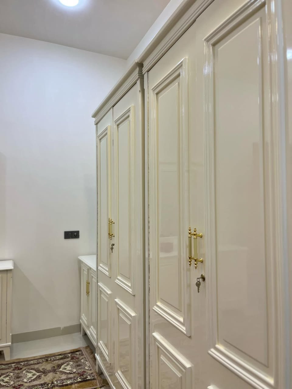 للبيع  

غرفة عراقية تصميم تركي مستخدمة اقل السنة نظافة 100 ب ٪
السعر مليونين وبيه مجال بسيط جداً 
للأستفسار اكثر المراسلة ع خاص 
 أو الاتصال على الرقم 👇🏻
***********
