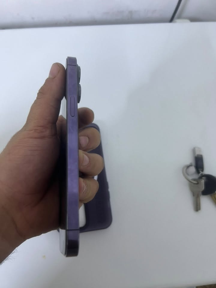للبيع ١٤ برو ماكس ذاكره ١٢٨ بطاريه ٨٥ دبل سيم شرق اوسط جهاز ع بلاد ما مفتوح شرط لووك شخط ما بي لون بنفسجي السعر ٨٠٠ قفل 
***********
