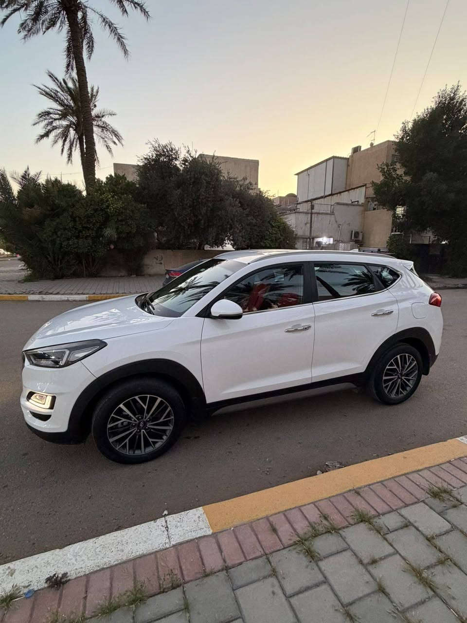 توكسان 2021 خليجيه نظيفه  جدا شركه الكاصد بصمه كشنات كهرباء رادار مري شفط  بيه بارد موضح بلصور بلون احمر  السعر 197 وبي مجال رقم   ***********
