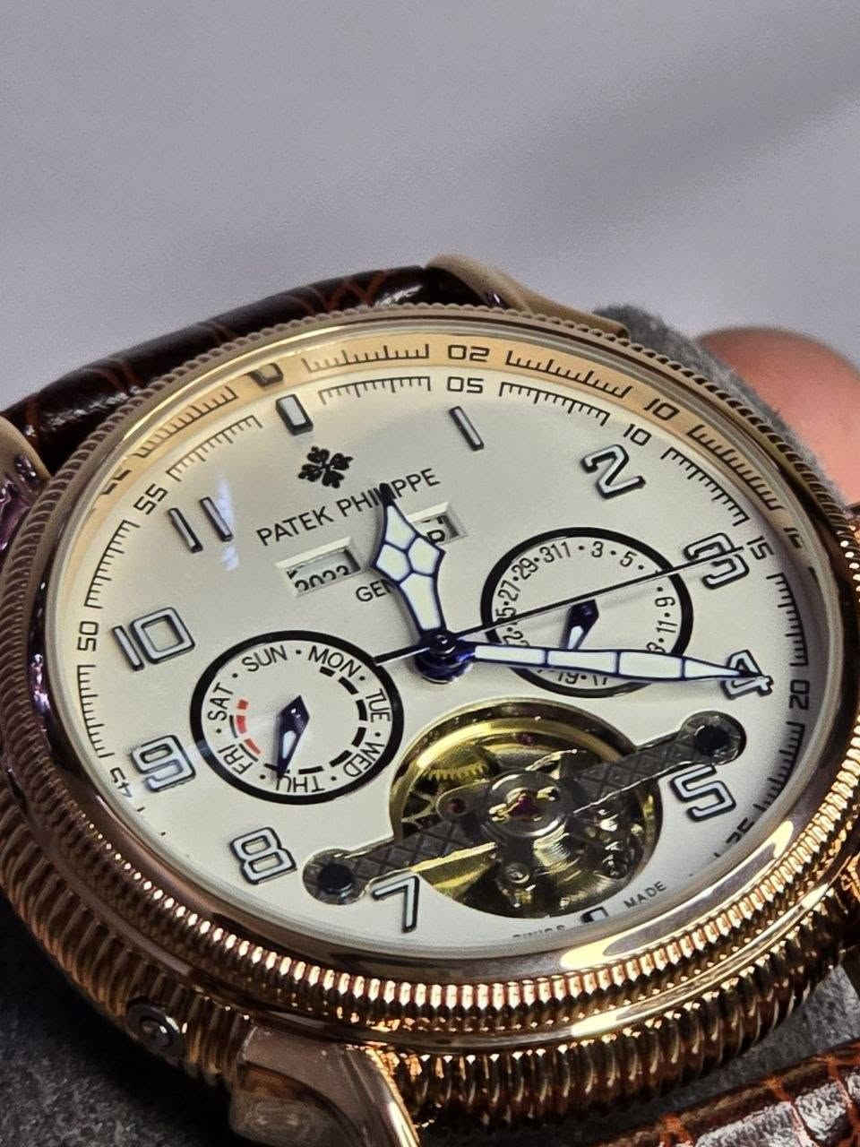 باتك فلبPatek Philippe
تحفه فنيه تتخطى مفهوم الوقت 
ميكنة اوتماتيك قلب مفتوح (جميع السناتر شغالة)
تحتوي ع 5 تحكمات مخفية
ميناء مميزة مزودة بمنافذ تاريخ سنوي وشهري وايام مع فول لامينوس ارقام واميال 
زجاج زفير مقاوم للخدش
مقاومة الماء والغبار 
الهيكل مصنوع ستانلس المزخرف روز كولد
مختمة بالكامل
سير جلد طبيعي  

ملاحظة متوفره قطعة واحده فقط 
السعر :- 70 الف ع اول تم 
للحجز والاستفسار يرجى الاعتماد خاص


**إذا كنت صاحب هذا الإعلان وتريد حذفه لأي سبب، رجاءا أرسل رسالة إلى الدعم الفني**
