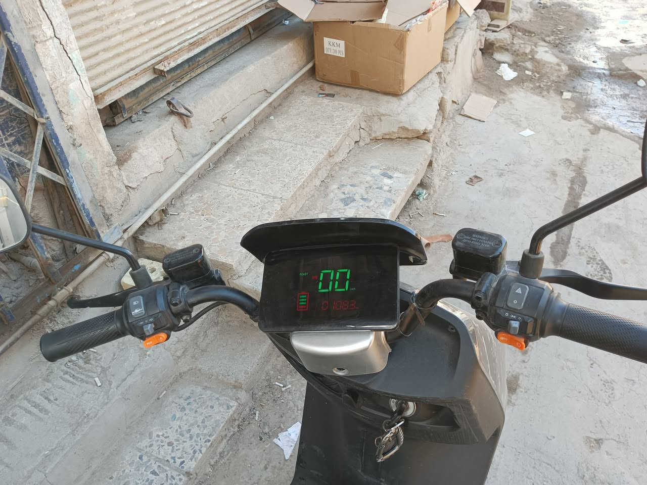 السلام عليكم... دراجه شحن للبيع ماركة 318 جديده عدد بطاريات 6 عدد بصمات 2 عدد سويج 2 حجم الملف 3000 قبل 3 أشهر اشتريتها بسعر 900 حاليا اريد ابيع بسعر 700 الي يعجبه يشتري يراسلني ماسنجر او يتصل واتساب *********** العنوان بغداد شارع الرشيد قريب من المتنبي قرب مقهى الزهاوي
