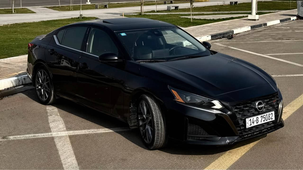 السلام عليكم بلاش والله بسبب ضرف 
التيما ٢٠٢٣ كفاله عامه تقرير فقط
السياره حرة بصره وبيها مواصفات ما تخلص اعلى مواصفات تجي بالسياره كلش كلش 
نضيفة بشكل والصور تسولف 
رايدها ب168  
مكاني بصره 
*********** Singapore
