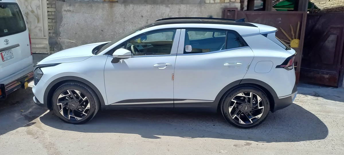 سلام عليكم سبورتج موديل 2025 فول رقم سليمانية تريد تحويل او وكالة ماشية ٣٦ الف حقيقي  مكان بغداد سيارة جديدة بس رصعة حصوة بية سعر ٢٣٥ ***********
