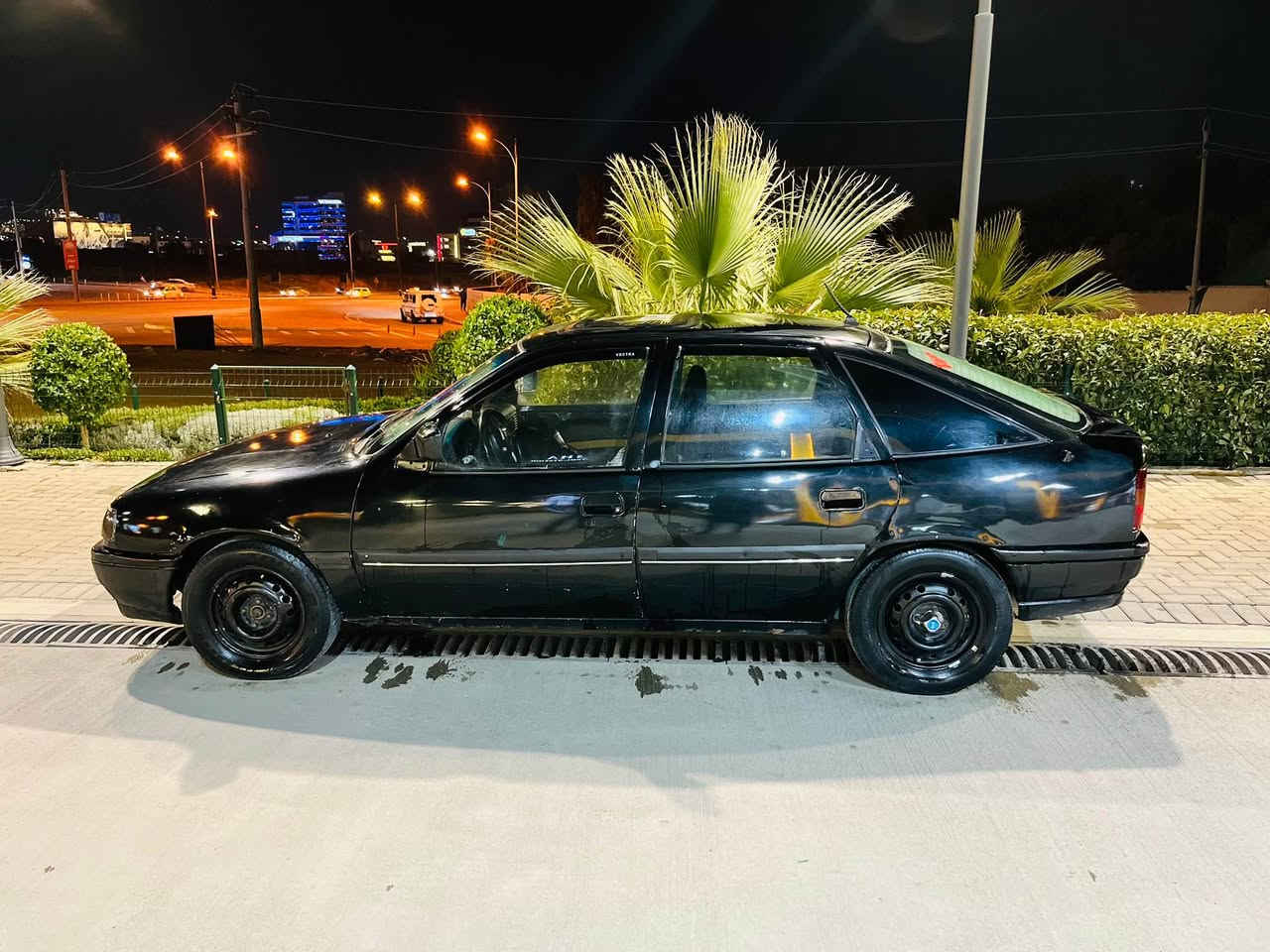 ئۆپڵ ڤیکترا مەکینە ٢٠ 
گێرو مەکینە بەشەرت١٩٩١ 
 تەقەورەقە بەشەرت 
کامل پێشیم تازە داگرتوە
کارەبای بەشەرت لایت زینۆن
جوانکاری بۆ کراوە
داعمو لێدراوی نیە
سەنەوی و پاکانە وەکالەی بۆ کراوەتەوە
ئەوەلیاتی بەشەرت هەرزەی بۆ کراوە

سعر ١٨ گەڵاو مەعامەلە 
ناو نیشان سلێمانی 
ژم. *********** السليمانية, العراق
