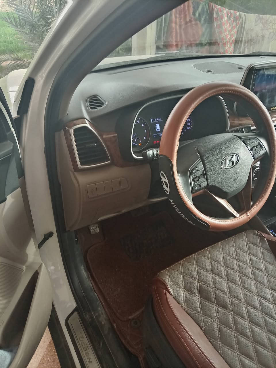 السلام عليكم للبيع توسان موديل 2020السياره جديده ماشيه 64حقيقي باسمي عل الشركه 
السعر اتصل عل الرقم ***********
