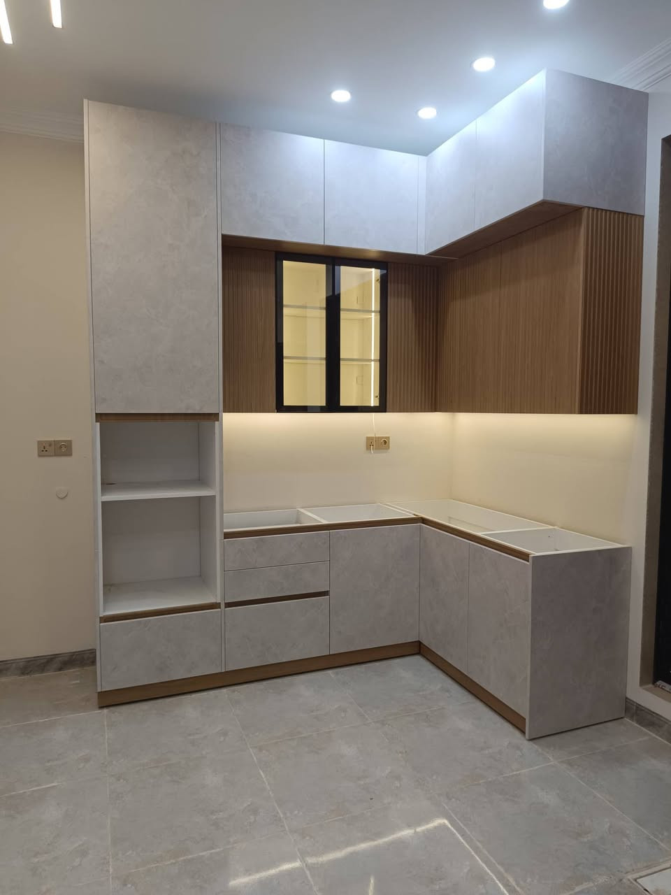 كونتر لأحد زبائننا  الكرام في منطقة طريق بغداد
      عنوان المعمل :  كركوك _ سرجنار
              رقم           :   ***********
                                  ***********
