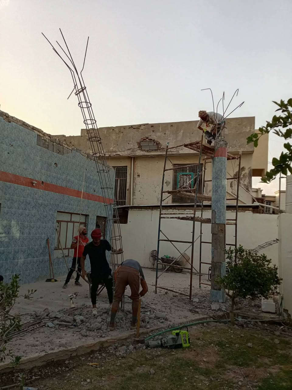 سلام عليكم  / يوجد كادر عمل جاهز/ تصعيد مواد/ تنضيف بيوت/ تفليش/ تكشيط/ تنضيف حدائق/ دفن نهري  / شقلنه ليل ونهار   /ومعداتنه جاهز/ ماعليك بس تصال على رقم  /     *********** /
