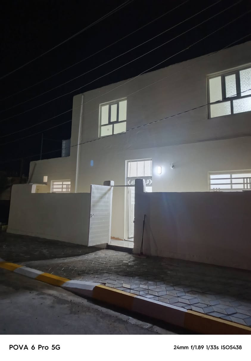 بيت البيع طابقين ٣غرف نوم و استقبال ومطبخ ومجمع صحيات داخلي وخارجي مساحة البناء ١٢٠الموقع الدغارة حي العسكري الشارع الرئيسي السعر ٥٥ وبي مجال ***********
