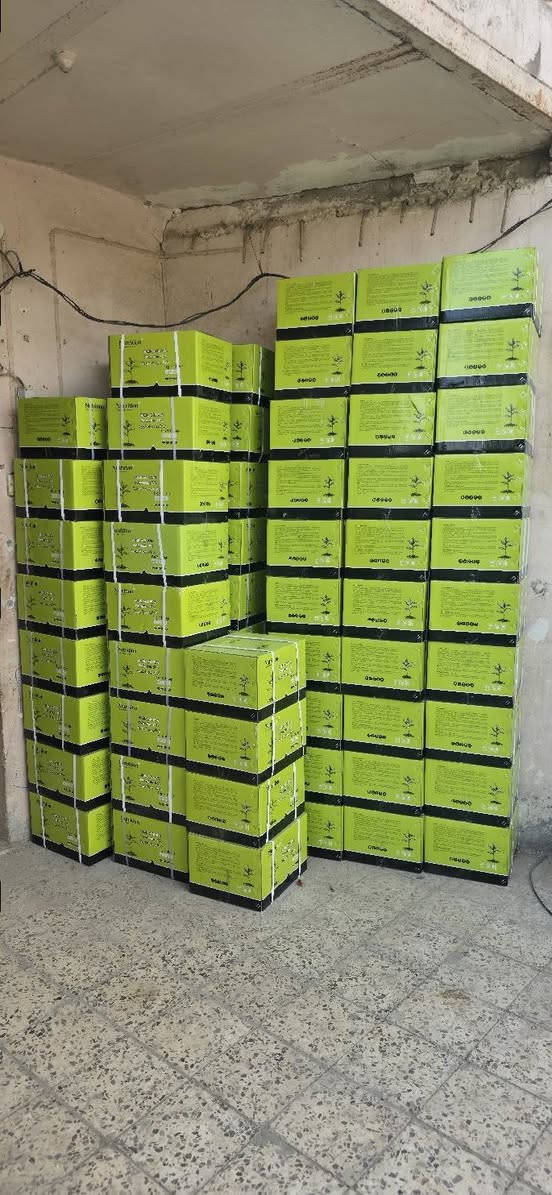 السلام عليكم
 السعر بعد التخفيض: 35 ألف للكارتون 
متوفر توصيل لكل محافظات العراق 
للكميات والتفاصيل راسلنا خاص أو واتساب
هيومك اسيد +بوتاسيوم +طحالب بحرية 
فوائد الهيومك اسيد 
-يساعد في تحسين خصوبة التربة وامتصاص العناصر الغذائية، كما أنه يساهم في مقاومة النباتات للإجهاد البيئي ويعزز نموها. 
- يحفظ الرطوبة في التربة 
- تقليل من نسبة PH  في التربة
-تقليل من نسبة الأملاح في التربة
نسبة الخلط كل ١ كيلو مع ١٥٠ لتر ماء سقي كل ١٥ يوم مرة 
يستخدم لجيع المزروعات . النخيل واشجار الزينة والمثمرة ومحاصيل الخضرة والحنطة والشعير وغيرها .
ديالى بعقوبة طريق باب الدرب مجاور اسواق الشمري 
*********** 
يوجد توصيل الى جميع المحافظات 
# @أبرز المعجبين مكتب المزارع  #زراع #برحي #نسيجي #هيومك #برتقال #بساتين #مزارع #مزارعين #تسميد #منشطات #ديالى #بعقوبة #زراعة #حنطه #سماد #زراعي
