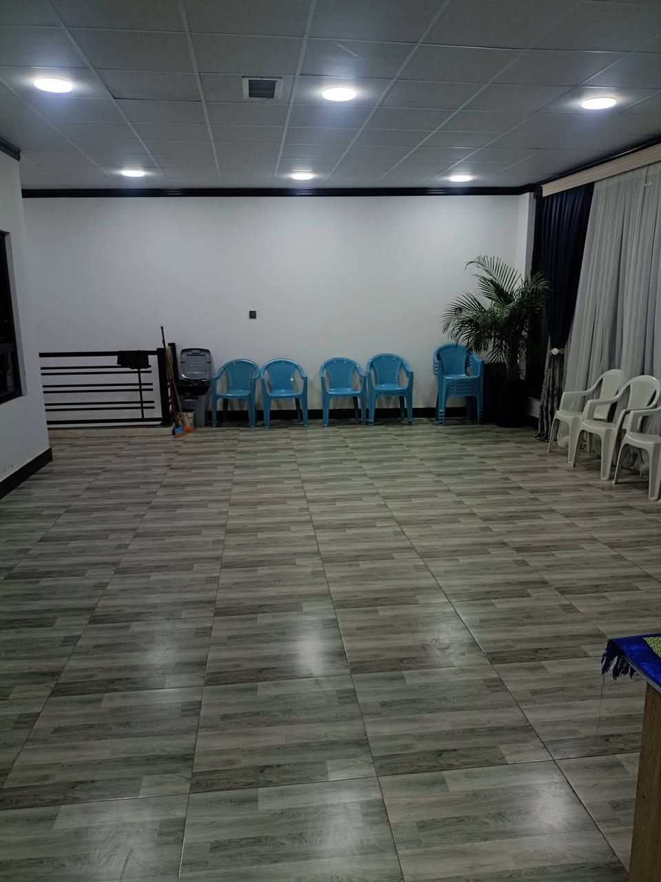 تعلن عيادة طب الأسنان في الرشيدية مجاور مدرسة الوسام الابتدائية فوق الالبسة باريس في السايدين شارع العام @@ يوجد لدينا اشعة لي فحص الأسنان @@ وأيضا يوجد لدينا حشوات تجميلية وتلبيسات اسنان وطخم اسنان ثابت ومتحرك وأيضا يوجد لدينا حشوات الجذور @@ وأيضا يوجد تقويم الأسنان @@ وزراعة الأسنان @@ وأيضا يوجد لدينا تنظيف وتبياض الأسنان وبي اسعار مناسبة جدا @@ يكون دوام العيادة كافة أيام الأسبوع عدا الجمعة عطلة العيادة @@ للحجز والاستفسار الاتصال على الرقم التالي *********** @@ يكون دوام العيادة من الساعة الثالثة ونص عصرا الى الساعة السابعة ونص مساء
