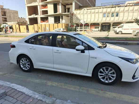 السلام عليكم كورلا للبيع موديل 2023 خليجي هايبرد باب اول السياره مكفوله من الضربه والصبغ والبارد السياره جديده جدا جدا 
بسمي رقم جديد بغداد
مواصفات السياره 
محرك 1800 دوش مامفتوح 
فتحه سلايت 
بصمه 
كراسي جلد مشمشي
كراسي 2 كهربائي 
هاند بريك دكمه 
لد امامي و خلفي 
فول ايرباكات
شاشه كار بلي
رادار أمامي
فول تحكم ستيرن 
هواي بعد بيها مواصفات
السياره جديده جدا جدا مكفوله وبيها سونار وهذا فديو للتوضيح
السعر 142$
*********** بغداد
