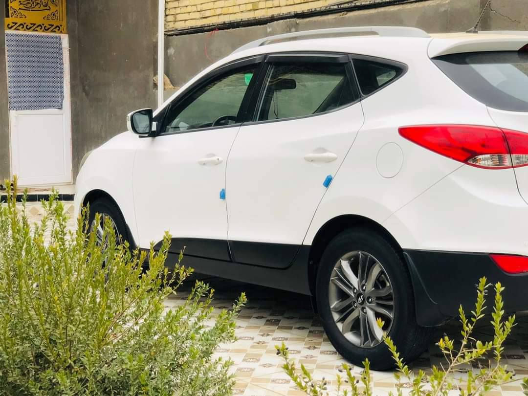 سلام عليكم ورحمة الله 
توسان خليجي موديل ٢٠١٥مكفوله كفاله عامه من صبغ وطخه وبارد رقم بغداد مشروع وطني سنويه ٢٦
المواصفات ⭕️
محرك وكير شركة سبانه ماممدوده عليه 
صدر أمامي جديد باتري جديد تايرات تخم جديد من أكلك جديد الوصل موجود وتشوفه بعينك 
كامره دواره خلفيه حساس خلفي ويل كب فراشه تبريد قطعتين شرط ثلج 🥶 سياره جاهزه من كلشي ربع دينار ماتصرف عليها
⭕️سنويه باسمي شخصيا تحويل ثاني يوم 
مكان السياره بغداد محموديه 
للتواصل *********** && ***********
⭕️السعر 168$ بيها مجال بسيط حك الجيه
