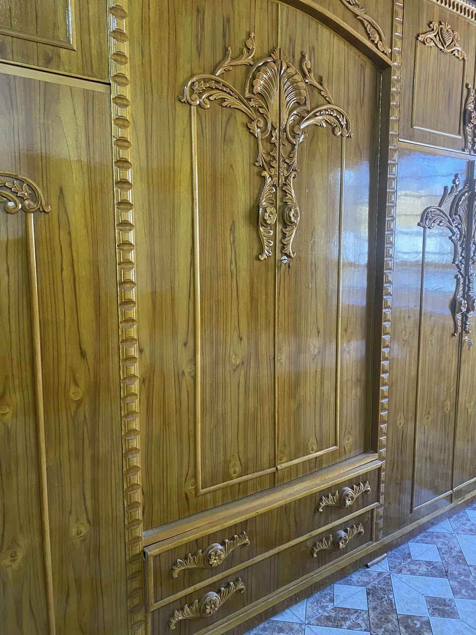 غرفة نوم للبيع اشتريها ومااستخدمتها وتركتها 
5 ملم 
صاج عراقي اصلي 
فصلتها فصال 
السعر مليون و700 وبيها مجال 
للإستفسار ***********
