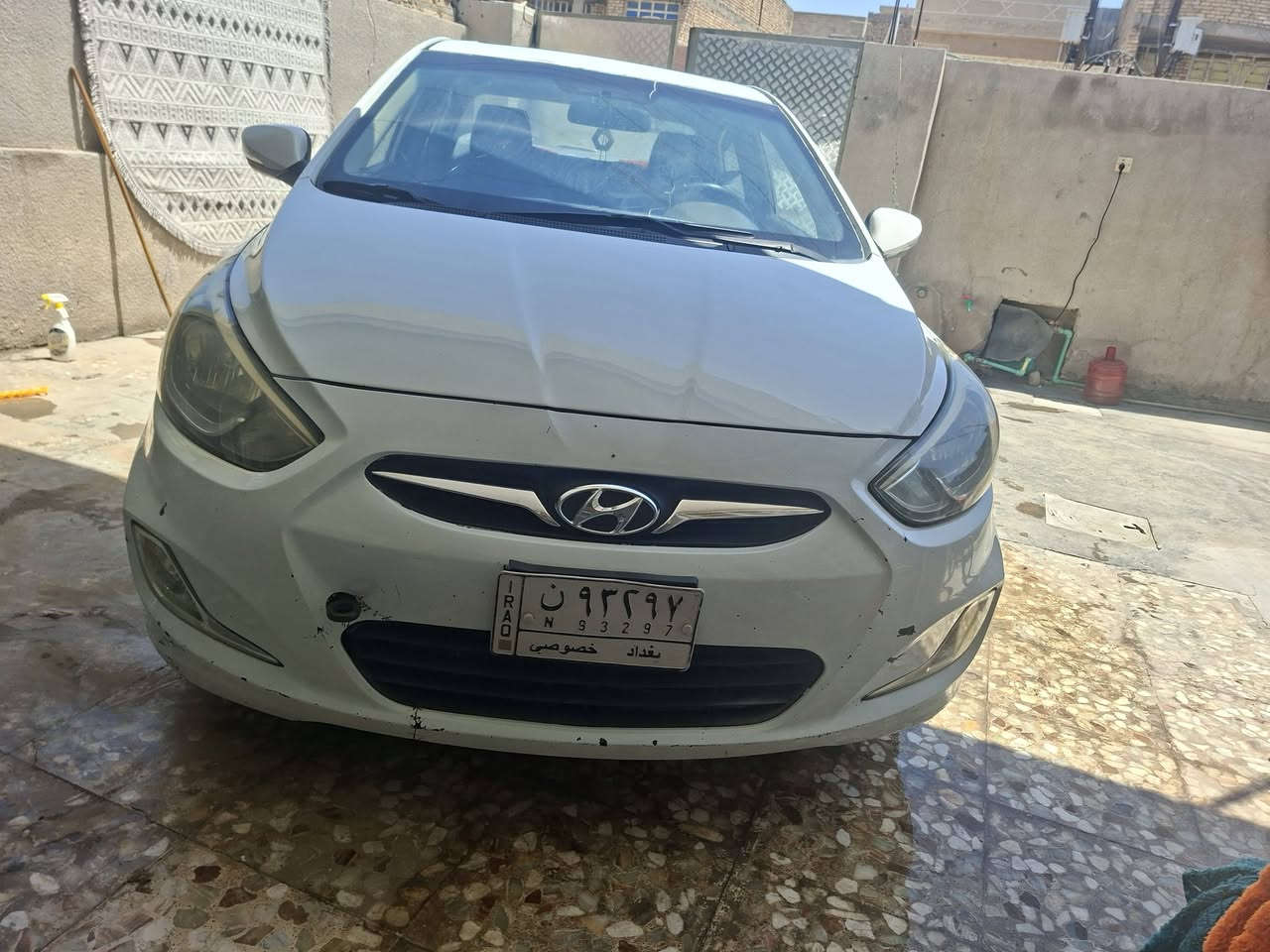 السلام عليكم 
اكسنت خليجي موديل 2011
محرك 1600 دوش 
فول مواصفات
تحكم جهتين 
فتحة سقف 
مانع انزلاق
 عدا البصمة
بيها  جاملغ وباب جهة السايق 
و جاملغ امامي عكس السايق
السعر 83 
للاستفسار ***********
