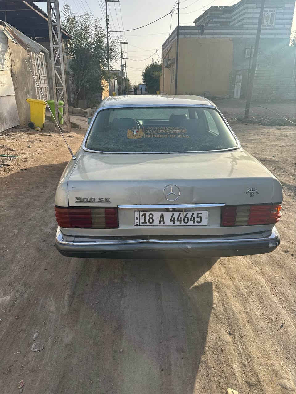 السلام عليكم 
مارسدس جامبو 280
مديل 1983
مصبوغه عام جماليه 
مكفوله من الضربه القويه او الجفيه 
مكينه وكير 3000 ديلكو محوره 
الگير بي ضعف (ابيع كير كايم ) بس شغال يمشي 
رقمها حله سنويه لل ٢٠٣٠ بأسمي 
تريد تحويل تريد وكاله 
جام كله كهربائي 
تبريدها شغال بس هم شوي ضعف يعني اله تمشي السيارة يلا يذب بروده 
تخم تاير جديد فقط واحد ممبدل الباقيات كلهن جدد هسة مبدلهن باتري جديد حداده نافضها اكثرها (80%) 
مكانها بصره قضاء المدينه
سعرها 43 وبيهة مجال بسيط وبخدمة الشراي 
رقمي *********** 
وهم الخاص مفتوح البصرة, العراق
