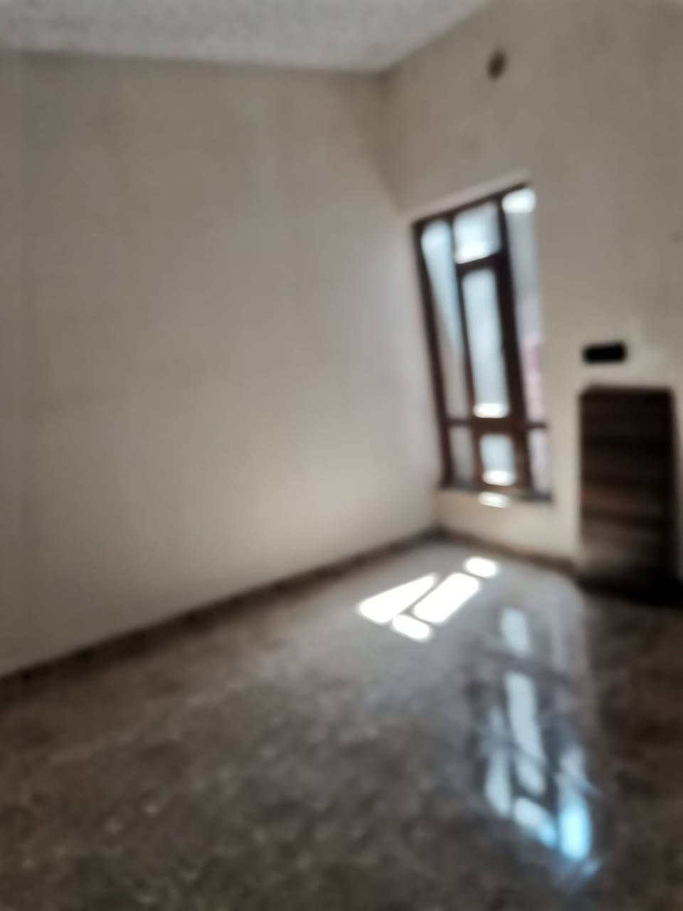 دار للأيجار
 مساحة 100م ارضي 225 الف ايجارة 
قرب مسجد لؤي العزي منطقة 55
للأستفسار الإتصال ***********
