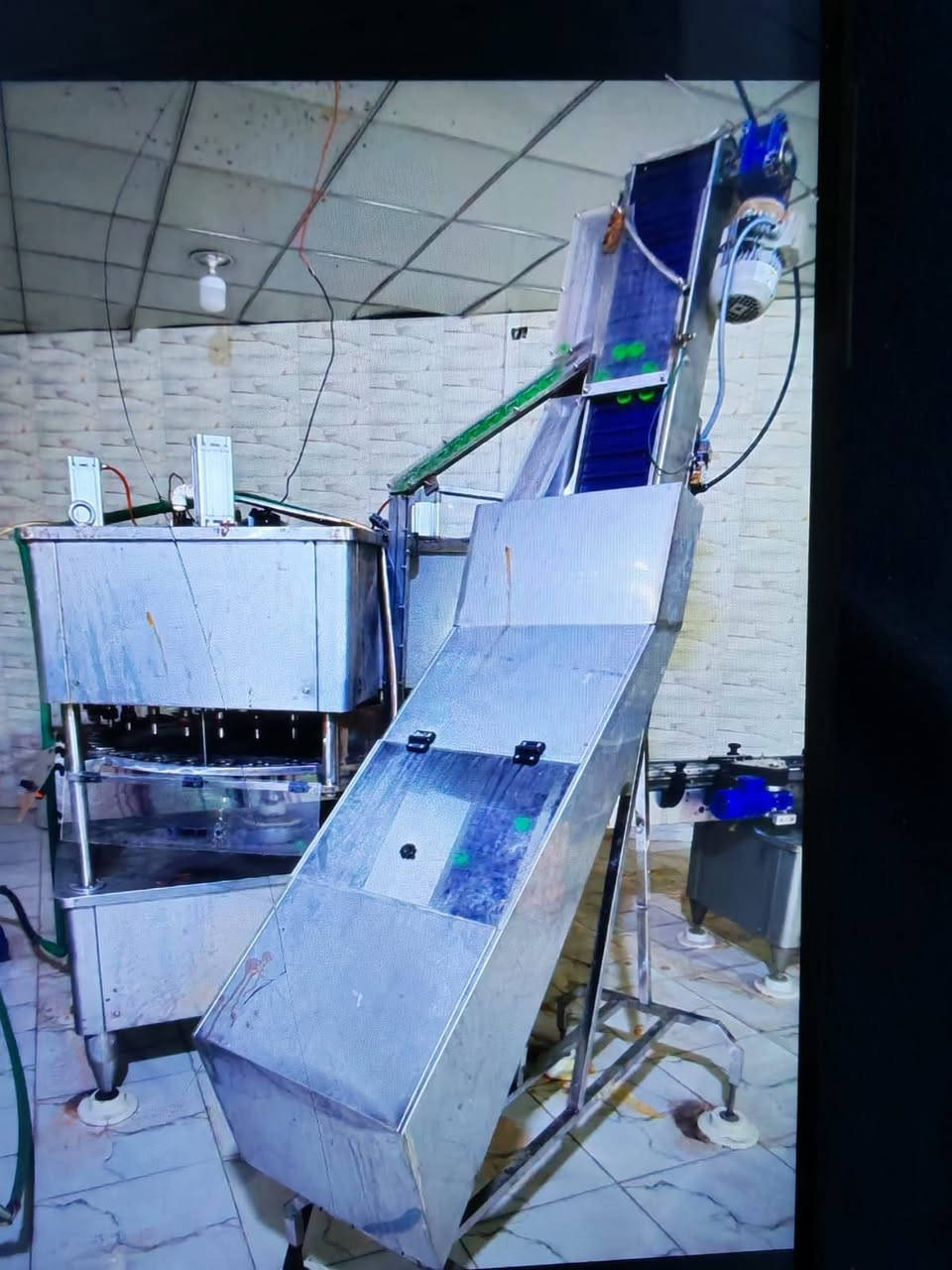 مكائن تعبئة العصائر مع النافخات مع مكينه ليبل شرنك موبايل ***********
