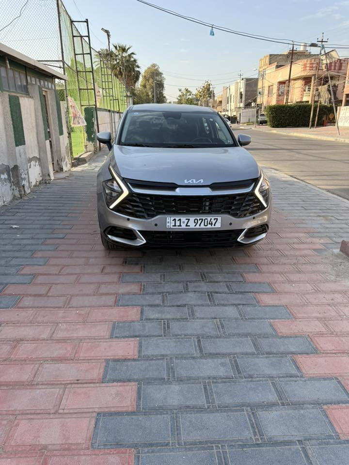 السلام عليكم. كيا سبورتج ٢٠٢٣ هايبرد وارد امريكي. الحادث دعامية امامية فقط بدون ايرباك. ماشية ٥٥ الف كم. 
المواصفات: محرك ١٦٠٠ تيربو،  دفع رباعي، گير ماوس،  انظمة قيادة، انظمة سلامة، اوتو هولد، مساعد منحدرات، تحديد مسار، تبريد قطعتين منفصل،  رادار امامي، حساس خلفي تخم تاير جديد. السعر ١٨٥ ورقة. للتواصل على الرقم ***********
