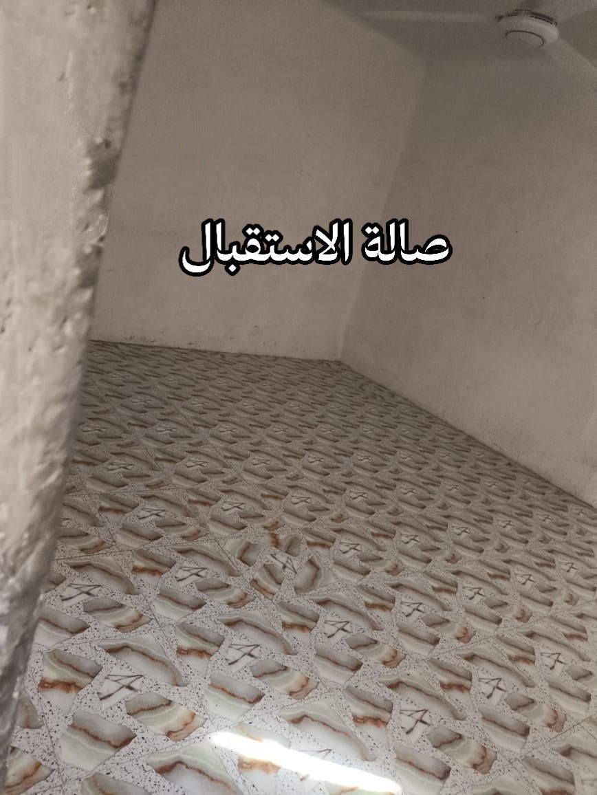🔹 يوجد مشتمل للإيجار بسعر مناسب جداً 🔹

📍 الموقع: قريب من شارع 80 – حي العسكري

🏠 يتكون المشتمل من:

غرفة نوم

صالة استقبال

مطبخ

حمام

سطح

⚡ متوفر جميع الخدمات:

ماء حار

كهرباء 

خط مولد

💰 السعر: 200,000 دينار فقط شهرياً

للاستفسار يرجى التواصل على رقم الهاتف ***********
