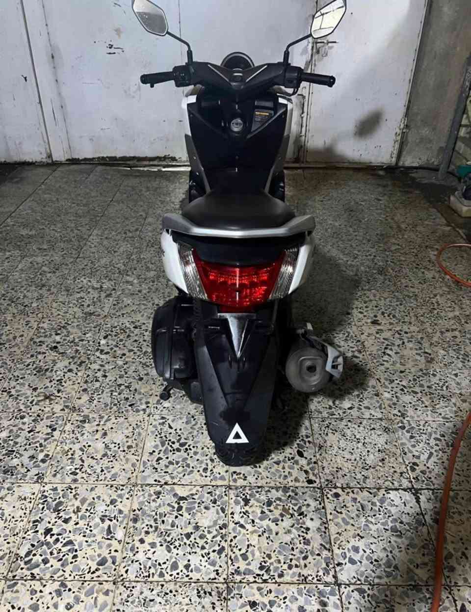 السلام عليكم 
دراجه ان ماكس للبيع مثل ما وضحه بالصور محرك كهربائية مكفوله السعر 1500000 مليون ونص مكاني بغداد الحريه الراغبين بالشراء اتصال 📞 على الرقم *********** بي واتساب
