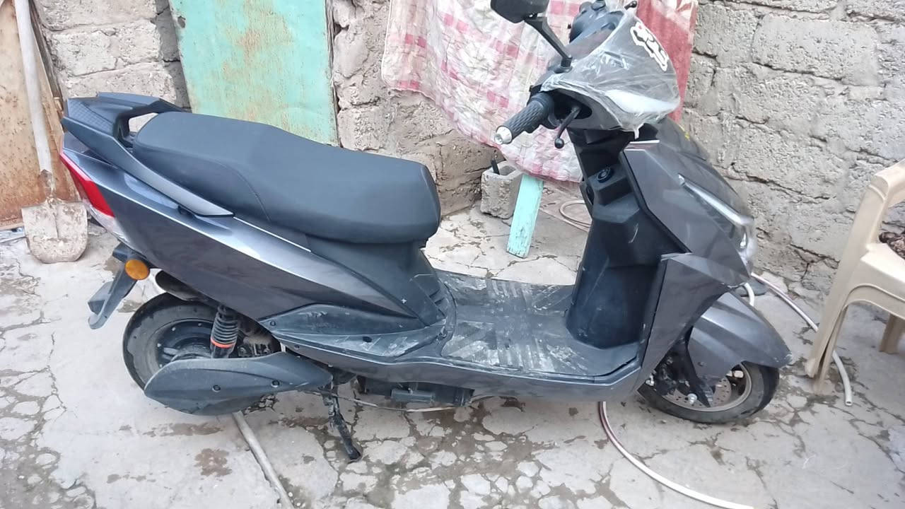 السلام عليكم ورحمة الله وبركاتة
ماطور سكنس للبيع ماطور النضافه98/100
بطاريات6 ليثيوم 
سرعه حقيقي 50
3نمر +مثبت سرعه+بك
غراضو كامله
السعر 700وبي مجال ويرهم معارضه بموبايل حديث الرقم***********
