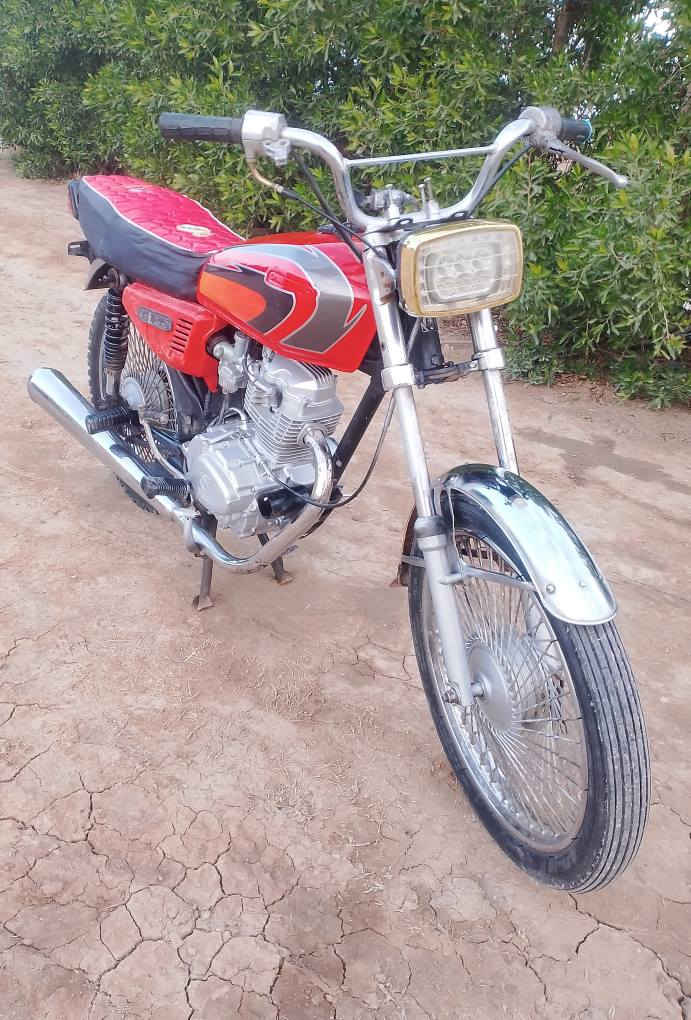 السلام عليكم دراجه كلك نامه برو غطاس بلاديه 2018 تعمير جديد بيها رقم شاصي وبليته  محرك مفتوح لا تنقيص ولا دخان  شلعه تشك الكاع تعال وشوف بعينك مكان القاسم سوق دوهان السعر275 وبيها مجال ***********
