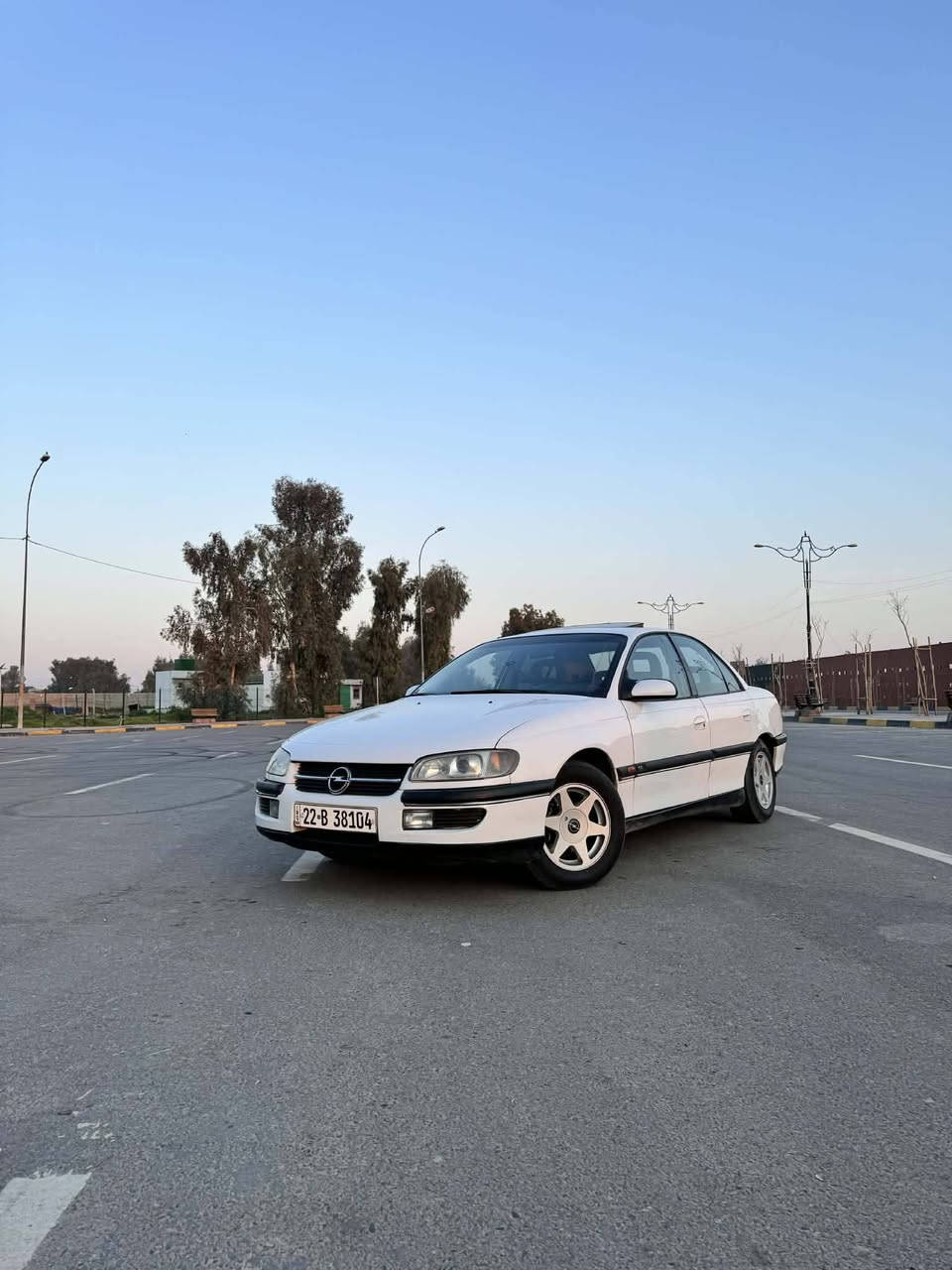 سلام عليكم اوبل اوميكا بزون توماتيك تبريد سلايت
محرك ٢٠ كبس 
محرك وكير شرط السياره رقم اربيل متواجد بالموصل للتواصل ***********
