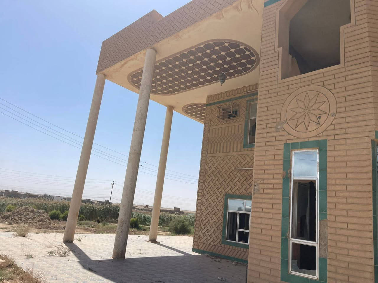 🏡 عرض اليوم — دار طابقين مع قطعة أرض 🌿

📍 الموقع: الرمادي — ناحية اليرموك — بداية منطقة القرية العصرية
📐 المساحة الكلية: دونمين

دار طابقين مع قطعة أرض بموقع مميز داخل منطقة سكنية هادئة ومتوفر بيها جميع الخدمات 🌟
البيت يحتاج بعض الترميم والتنظيف بسبب تركه لفترة من الزمن، لكن حالة البناء جيدة ومناسبة للسكن أو الاستثمار مستقبلاً.

إذا كنت تبحث عن الراحة والأمان والمساحة الواسعة فهذا العرض مناسب إلك 👍

🔹 ملاحظة مهمة:
الأرض واقع حال لزمة مكفولة من أي مشكلة عشائرية
تعهد + بصمة + مكاتبة حال المنطقة بالكامل
ولا يوجد طابو

📞 للاستفسار والاتصال:
*********** واتساب
*********** واتساب

📩 أو مراسلة الصفحة في أي وقت
ونعتذر عن التأخير بالرد أحياناً

📍 نستقبل جميع العروض العقارية في مدينة الرمادي

أبو أحمد
مكتب العسافي للخدمات العقارية

#الرمادي
#اليرموك
#القرية_العصرية
#عقارات_الرمادي
#دار_للبيع
#بيت_للبيع
#اراضي_الرمادي
#استثمار
#عقار
#بيع_وشراء
#مكتب_العسافي
#ابو_احمد
#عروض_عقارية
#العراق
#الانبار
#بيوت_الانبار
#عقار_الانبار
#دار_طابقين
#ارض_للبيع
#عروض_اليوم

