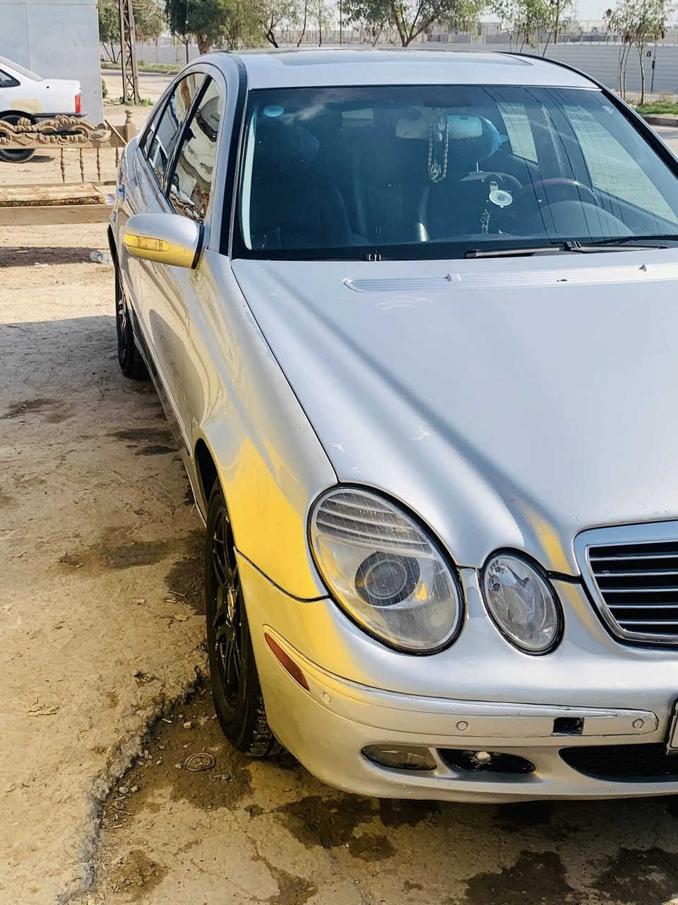 مارسديس موديل 2005..
حجم 211.. مكينه 2000 كمبريسر.. 
السياره متومه طبق الاصل سليمانيه .. 
السياره كصتين .. 
مابيها اي نقص فقط تهريب ناريه..
گير مكينه صدر تخم تاير كله جديد .. 
مكلف بالنشر .. 
المكان صلاح الدين .. 
الاستفسار .. ***********
