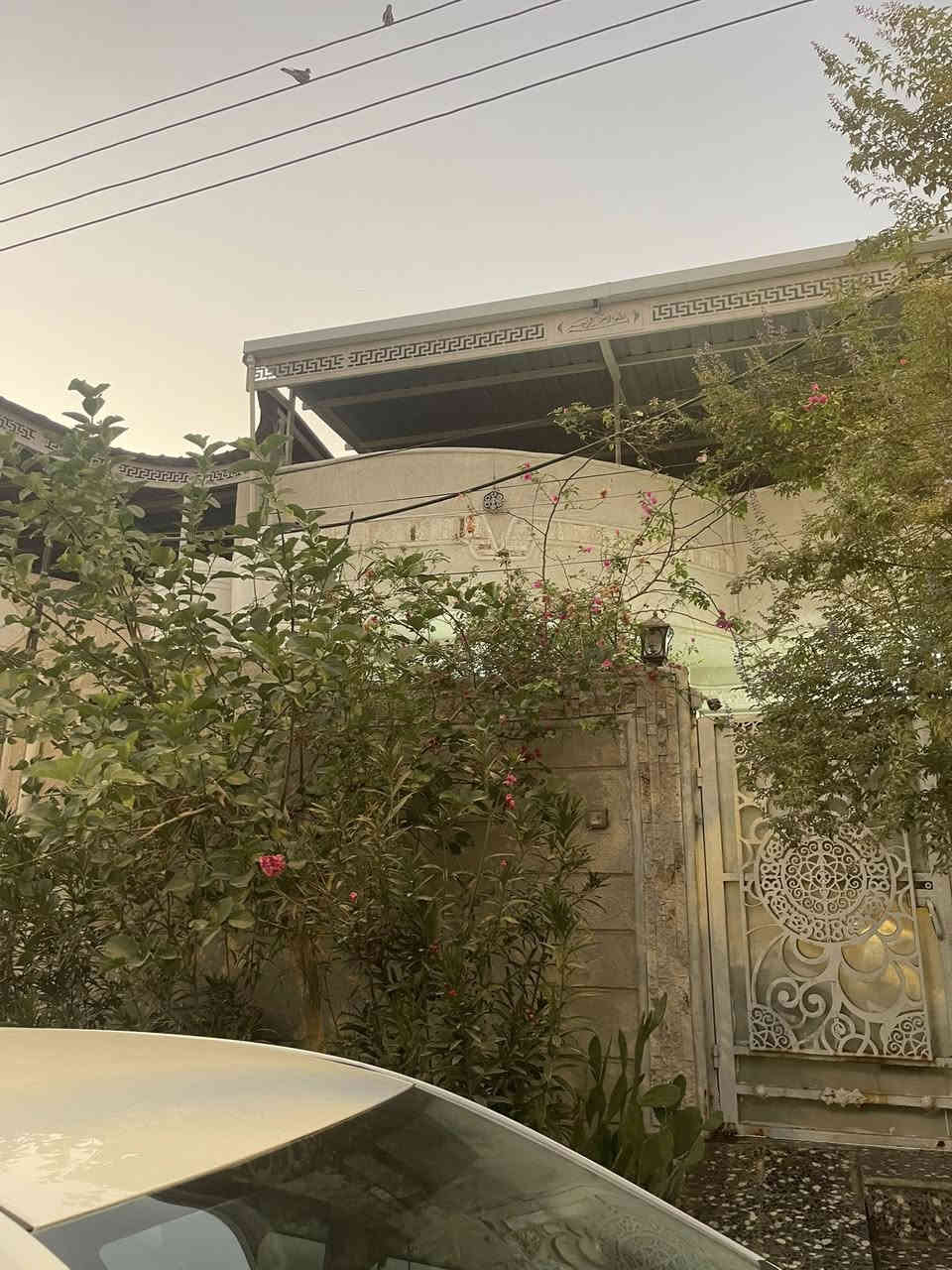 اعلان رقم 664
بيت للبيع 
القبله حي المهندسين
 مساحه 160م 
ثاني بيت من خدمات حديقه
سنه البناء 2021 بلوك البيت جداً نضيف
يحتوى ع غرفتين وصاله ومطبخ 
 وأستقبال وصحيات داخليه 
وخارجيه وكراج 
السعر 250 مليون قابل للتفاوض 
#عقارات_احمد
***********
***********
