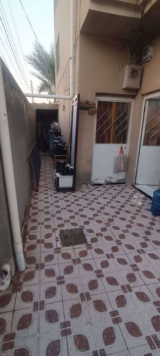 السلام عليكم ورحمه الله وبركاته
دار للبيع طابو صرف المساحه 110 متر 

بس الواقع الحالي 120 متر مربع الوجهة 12
الموقع الحله حي العسكري يبعد عن شارع المكاتب 
ونزال 13متر ثلاث غرفه نوم ومطبخ وهول واستقبال ومجمع صحيات جرجيه وداخليه عدد اثنين وكراج سياره 

الاستفسار الاتصال على الرقم 

***********
