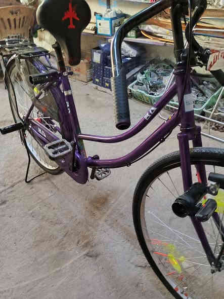 السلام عليكم للبيع،موديل 21  بايسكل نظيف حاويه جديده ومطلعينه سعر مالته 165 وبمجال الرقم***********
