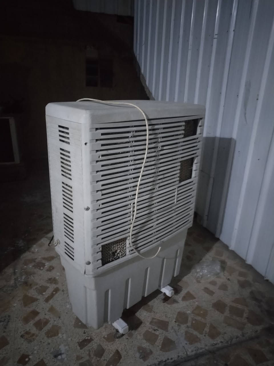 مبرده باب اول شغاله بيع مستعجل ب60
مكان جانب الايمن ***********+***********
