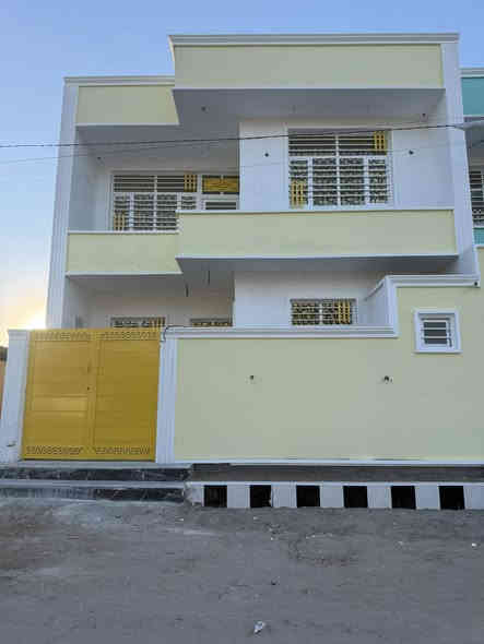 تتوفر دور سكنية طابو زراعي سند 25 للبيع المساحه بالسند 75م  واقع الحال اكثر طابقين يحتوي الدار على غرفتين نوم واستقبال وصاله مفتوحة عالمطبخ وثلاث مجموعات صحيه بناء طابوق وصب  درجه اولى مع توفر كل الخدمات وبالنسبه للسعر يباع بالنقد 65 مليون قابل للتفاوض وبالقسط ب 80 مليون بمقدمه لاتقل عن 35 مليون. والباقي اقساط شهرية 500 الف شهريا.  للاستفسار الاتصال بالرقم *********** او مراسلة الصفحة
