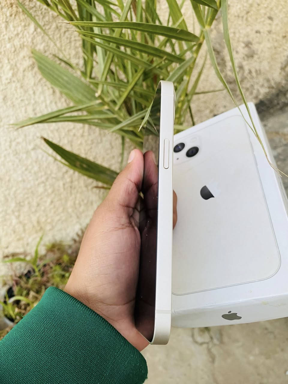 ايفون 13 عادي ذاكرة 128 بطارية 66 صرفه كلش زين نظافه 100% ممفتوح بلادي كامل ملحقات كارتون + كيبل اصلي + 10 كفرات ويا السعر 340 قفل مكاني بغداد ابو غريب ***********
