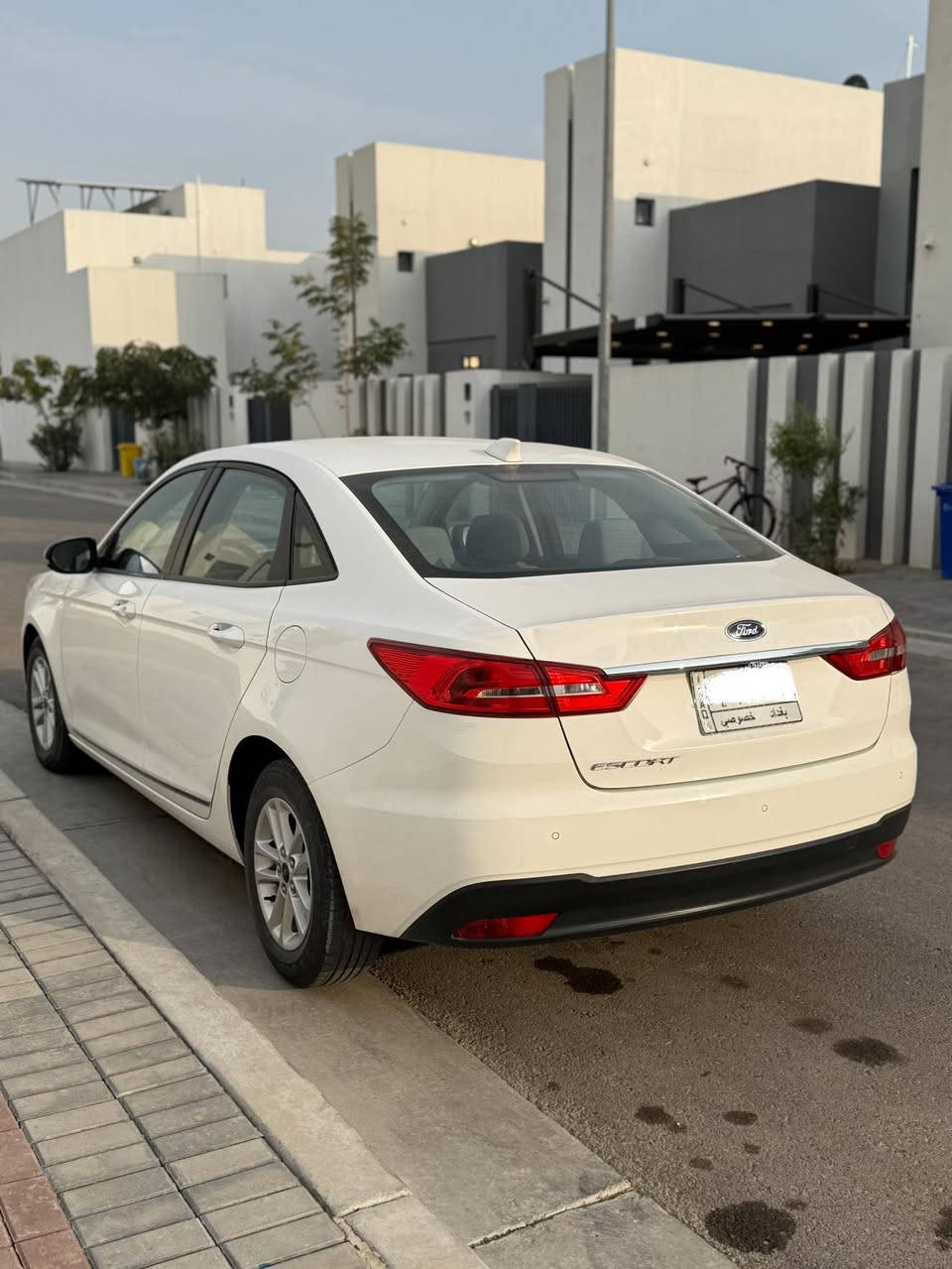فورد اسكورت 2020 خليجية وكالة القاصد
كلين تايتل مكفوله من الصبغ 
محرك 1500 تنفس طبيعي
ماشيه 30 ميل - 50 كيلو
سياره كلش نضيفه ممتعوبه ومكانها بغداد
شاشة وحساسات خلفيه وتحكمات سترين وكروز سرعه

تواصل ***********
