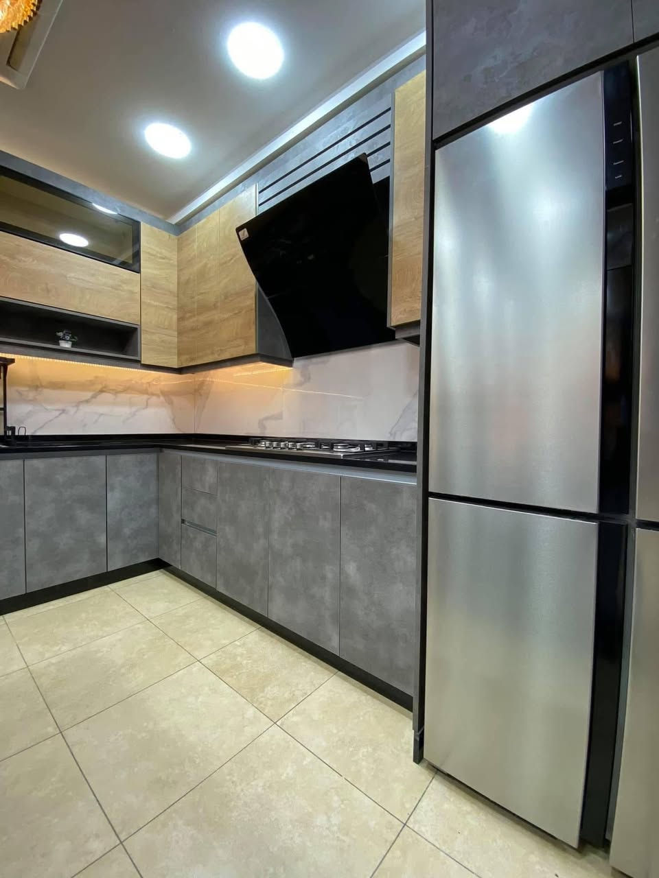 🍴✨ مطبخ ألمنيوم من أعمالنا ✨🍴
إن شاء الله ينال إعجابكم 🤍

🔹 مواصفات:
🇹🇷 خامات تركية عالية الجودة
🪵 محشّى بالخشب لثبات ومتانة أكثر
💧 دواخل فوم ضد الماء
🎯 التصميم والتنفيذ حسب طلب الزبون

📞 للاستفسار والتواصل:
عبر الصفحة 📩 أو الاتصال على الرقم:
*********** 📱العنوان كوت دور العمال
